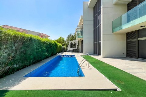 Villa de 5 dormitorios en District One, UAE No. 128917 4