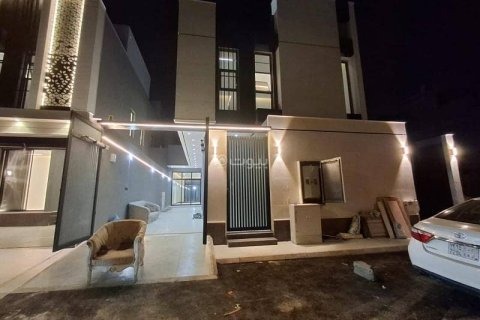4 bedrooms Villa in Riyadh, Saudi Arabia No. 99683
