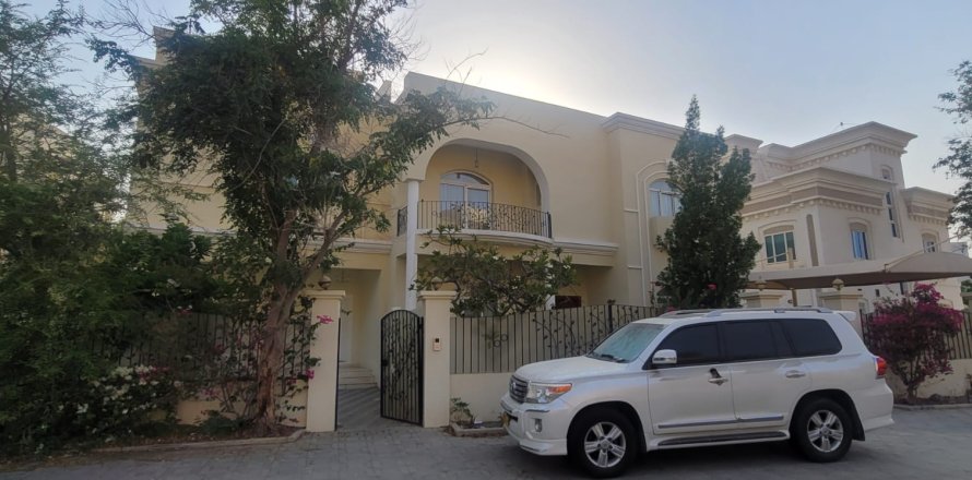 4 bedrooms Villa in Al Qurm, Oman No. 66947