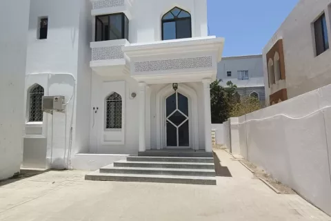 5 bedrooms Villa in Muscat, Oman No. 66944