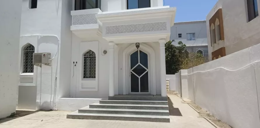 5 bedrooms Villa in Muscat, Oman No. 66944