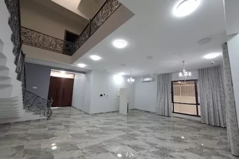 6 bedrooms Villa in Al Amarat, Oman No. 66945 3