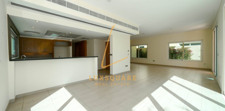 4 bedrooms Villa in Jumeirah Park, UAE No. 208393