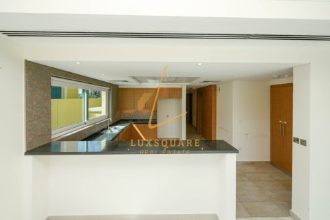 4 bedrooms Villa in Jumeirah Park, UAE No. 208393 4