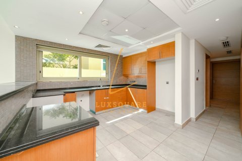 4 bedrooms Villa in Jumeirah Park, UAE No. 208393 8