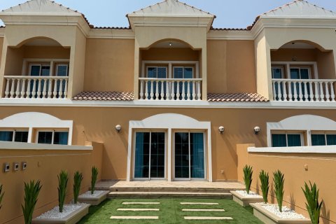 Townhouse de 2 dormitorios en Jumeirah Village Triangle, UAE No. 183269