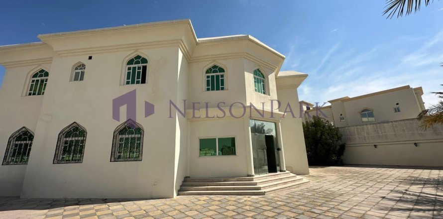 Villa de 5 dormitorios en Doha, Qatar No. 57230