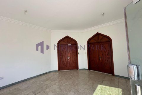 Villa de 5 dormitorios en Doha, Qatar No. 57230 11