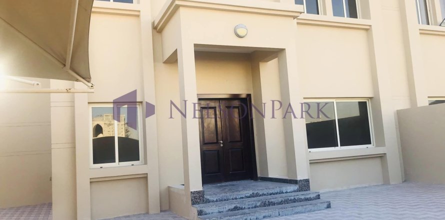 Villa de 6 dormitorios en Doha, Qatar No. 57233