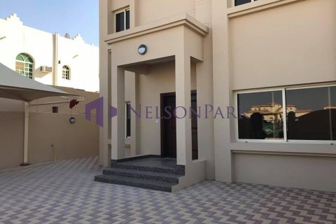 Villa de 6 dormitorios en Doha, Qatar No. 57233 7