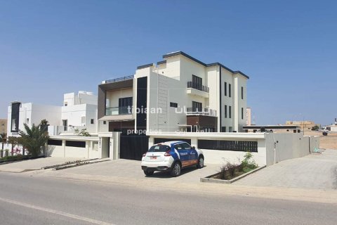 Villa de 8 dormitorios en Bawshar, Oman No. 53313