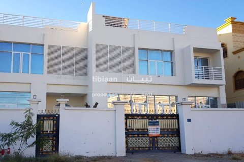 8 bedrooms Villa in Muscat, Oman No. 53491
