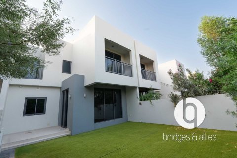 3 bedrooms Villa in Dubai Hills Estate, UAE No. 200093