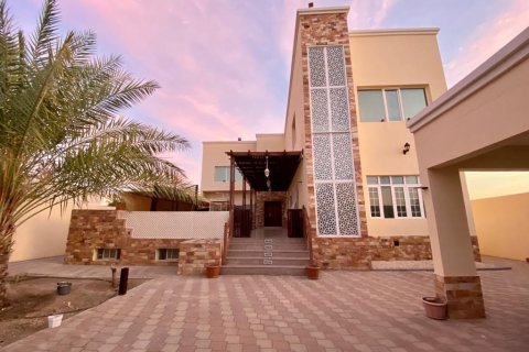 5 bedrooms Villa in Muscat, Oman No. 54588