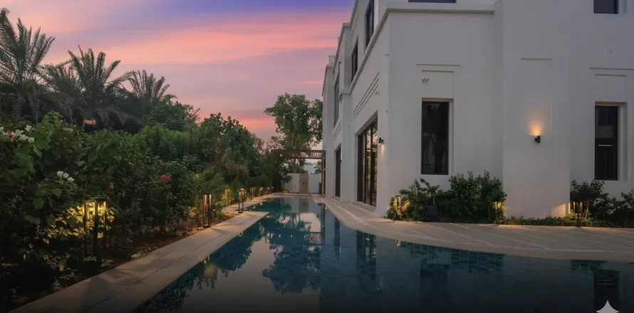 Villa de 5 chambres à Dubai, UAE No. 143318
