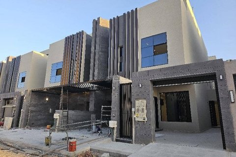 5 bedrooms Apartment in Riyadh, Saudi Arabia No. 60427