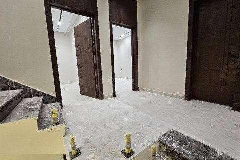 5 bedrooms Apartment in Riyadh, Saudi Arabia No. 60427 5