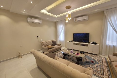 5 bedrooms Villa in Muscat, Oman No. 54469 4