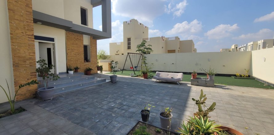 5 bedrooms Villa in Muscat, Oman No. 54469