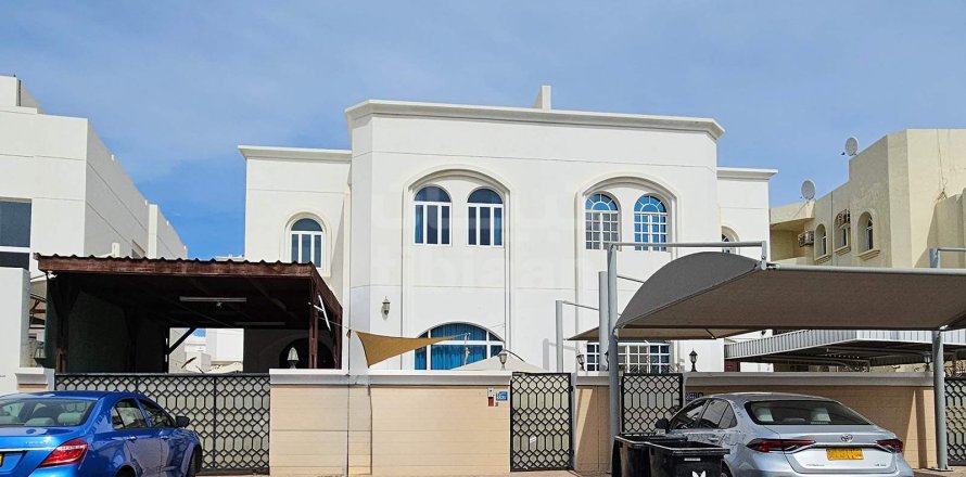 4 bedrooms Twin Villa in Muscat, Oman No. 53621
