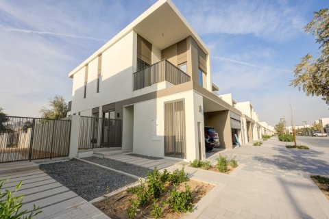 4 bedrooms Villa in Dubai Sports City, UAE No. 187000