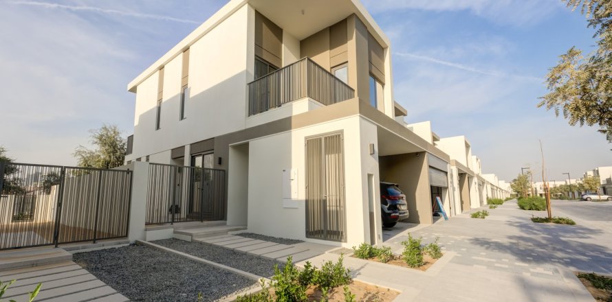 4 bedrooms Villa in Dubai Sports City, UAE No. 187000