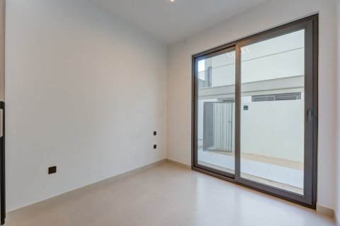 4 bedrooms Villa in Dubai Sports City, UAE No. 187000 19