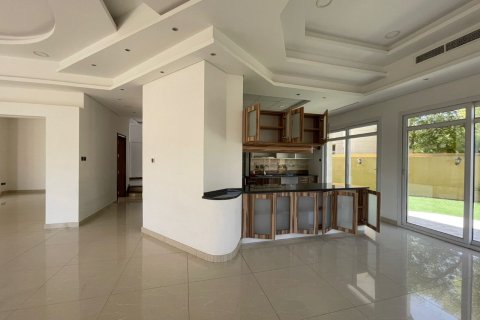 Вилла с 5 спальнями в The Villa, ОАЭ №202492