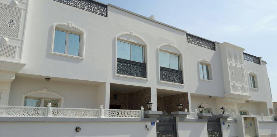 5 bedrooms Villa in Muscat, Oman No. 54595