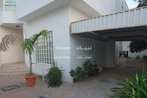 Villa Gemela de 4 dormitorios en As Sib, Oman No. 53388 7