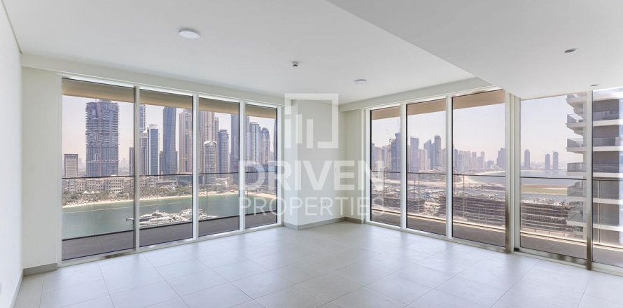 Appartement de 3 chambres à EMAAR Beachfront, UAE No. 192260