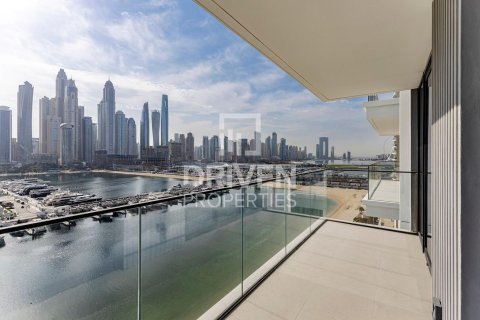 Квартира с 2 спальнями в EMAAR Beachfront, ОАЭ №192256