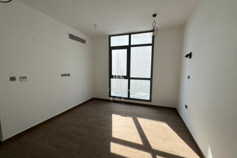 5 bedrooms Villa in Abu Dhabi, UAE No. 22737 16