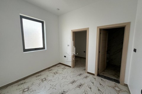 5 bedrooms Villa in Abu Dhabi, UAE No. 22737 30