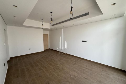 5 bedrooms Villa in Abu Dhabi, UAE No. 22737 21