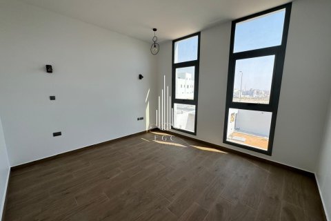 5 bedrooms Villa in Abu Dhabi, UAE No. 22737 24