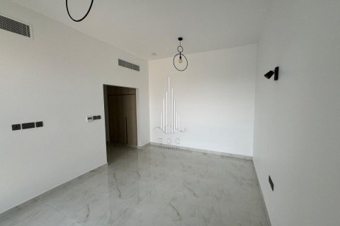 5 bedrooms Villa in Abu Dhabi, UAE No. 22737 10