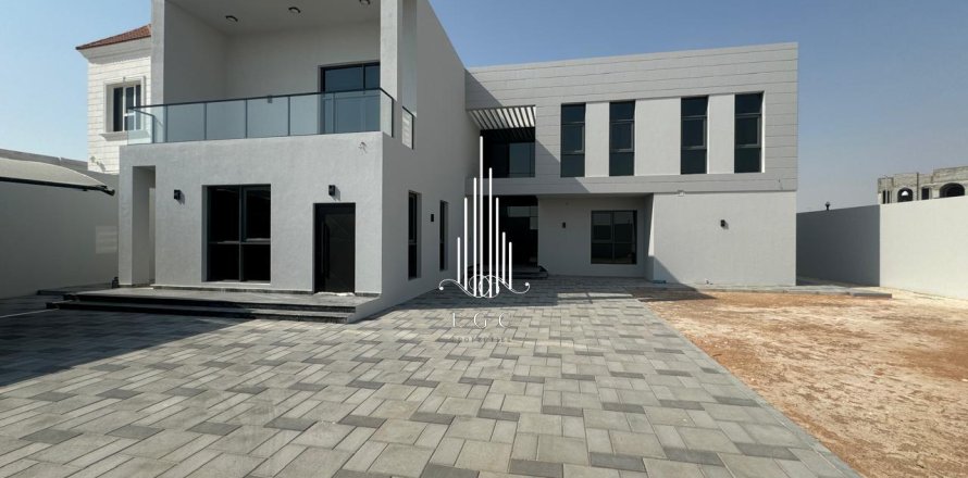 5 bedrooms Villa in Abu Dhabi, UAE No. 22737