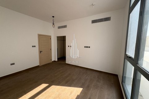 5 bedrooms Villa in Abu Dhabi, UAE No. 22737 18