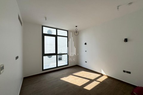 5 bedrooms Villa in Abu Dhabi, UAE No. 22737 22