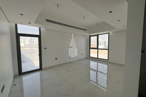 5 bedrooms Villa in Abu Dhabi, UAE No. 22737 17