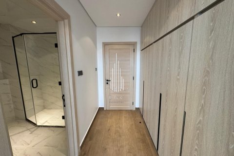 5 bedrooms Villa in Abu Dhabi, UAE No. 22737 31