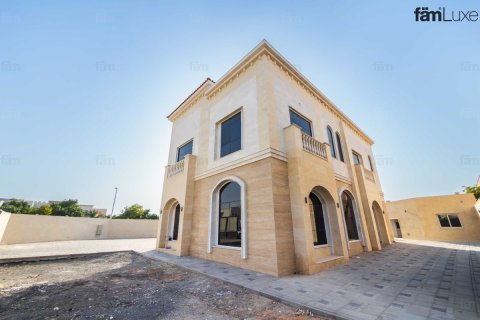 6 bedrooms Villa in Dubai, UAE No. 160842