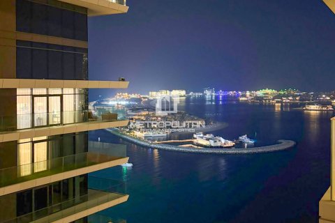Appartement de 2 chambres à EMAAR Beachfront, UAE No. 129870