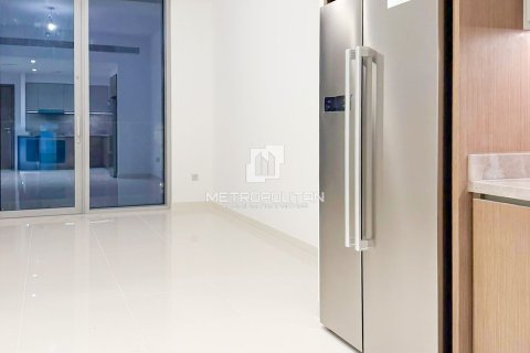 Appartement de 2 chambres à EMAAR Beachfront, UAE No. 129870 8