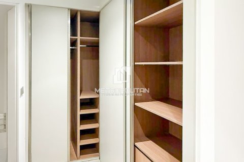 Appartement de 2 chambres à EMAAR Beachfront, UAE No. 129870 6