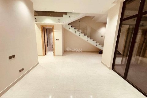 Villa de 4 dormitorios en Riyadh, Saudi Arabia No. 60056 16
