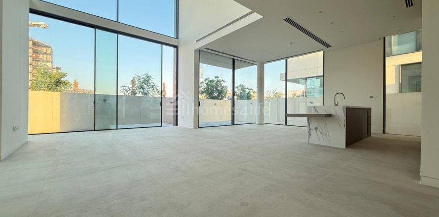 5 bedrooms Villa in Nad Al Sheba 1, UAE No. 187643