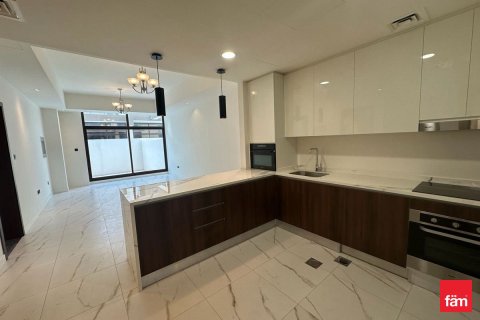 4 bedrooms Villa in Dubai, UAE No. 166640