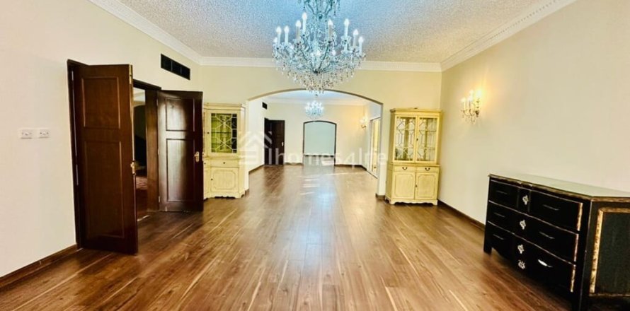5 bedrooms Villa in Jumeirah, UAE No. 166971